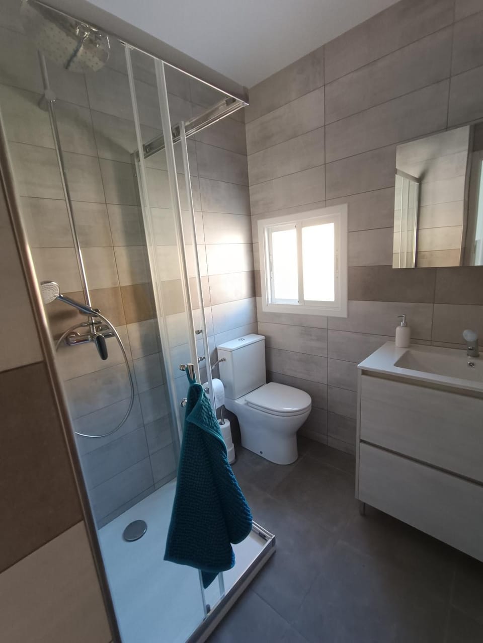 Shower, towels