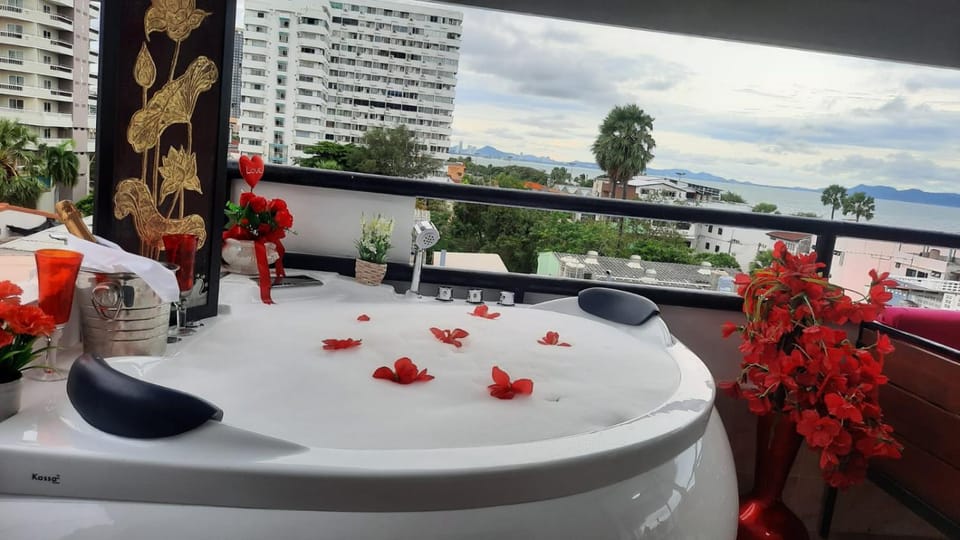 Hot Tub, View (from property/room)