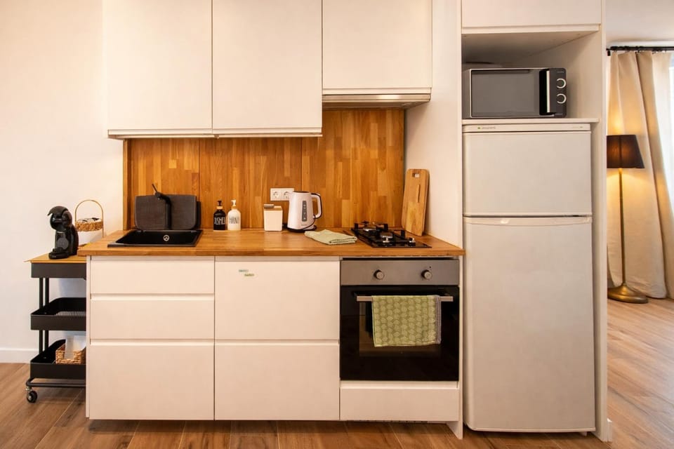 Coffee/tea facilities, Kitchen or kitchenette, minibar, oven, stove, toaster, kitchen