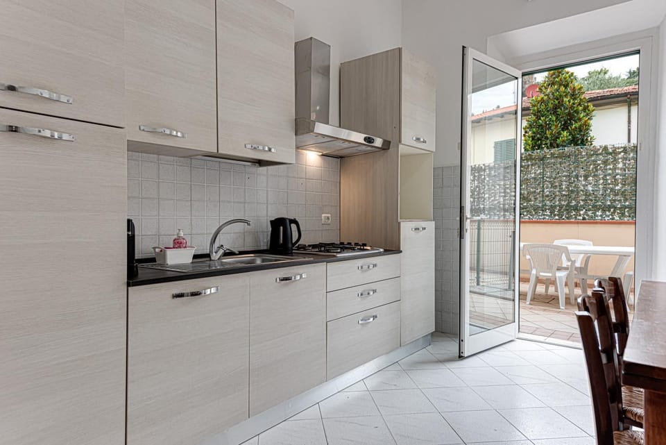 Kitchen or kitchenette, Living room