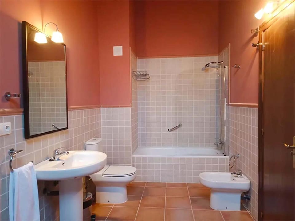 Bathroom, Bath, bidet, towels