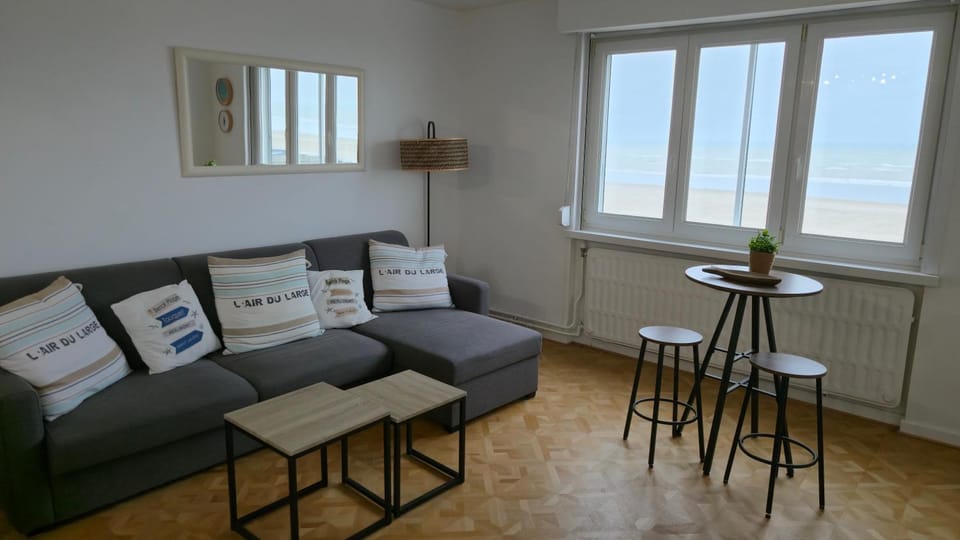 Living room, Dining area, Sea view