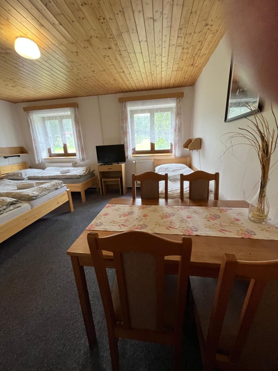 Bed, TV and multimedia, Photo of the whole room, Seating area, Bedroom