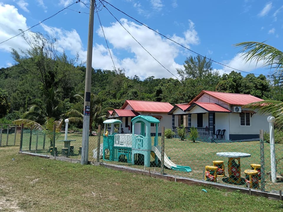 Mersing Chalet Teluk Sisek Bed and Breakfast in Mersing