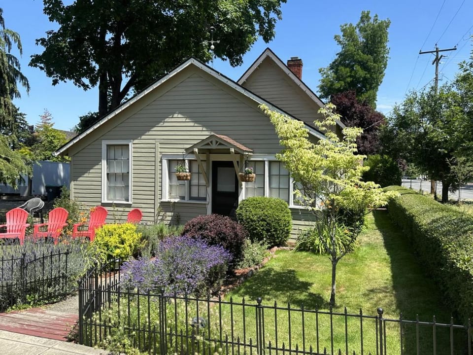 Bright Spacious Cottage in the Heart of Jacksonville House in Jacksonville