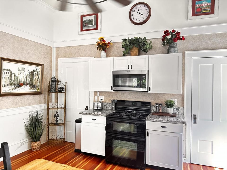 Bright Spacious Cottage in the Heart of Jacksonville House in Jacksonville