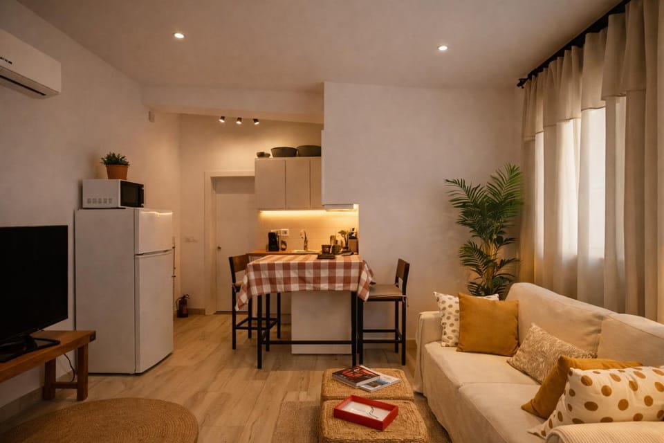 TV and multimedia, Kitchen or kitchenette, Photo of the whole room, kitchen