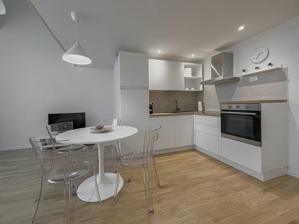 Kitchen or kitchenette, Dining area, dishwasher, pet friendly