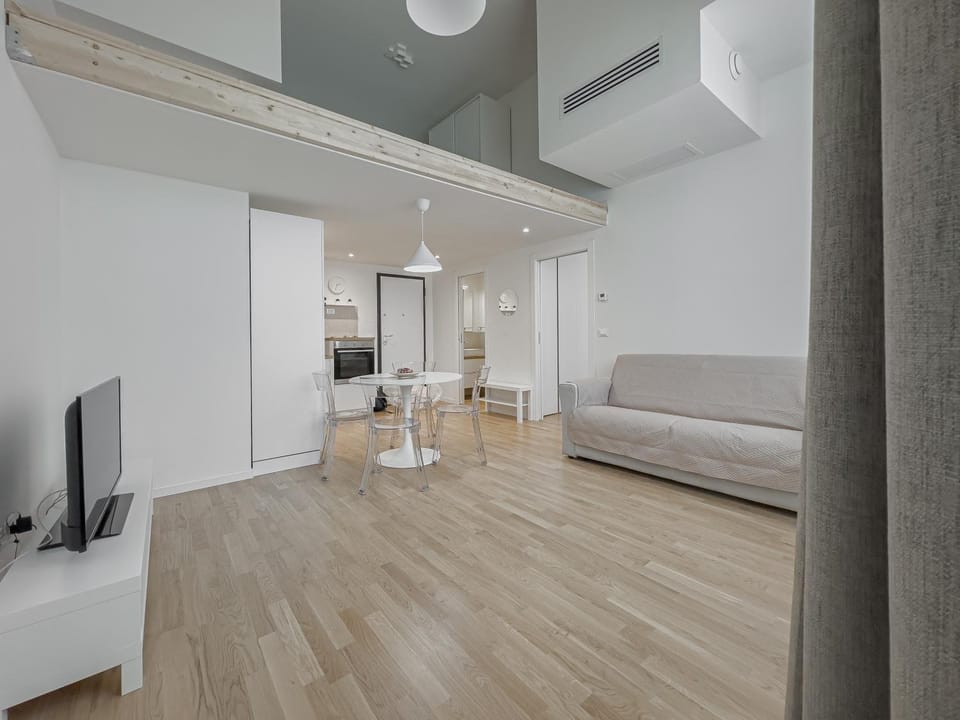 TV and multimedia, Seating area, air conditioner