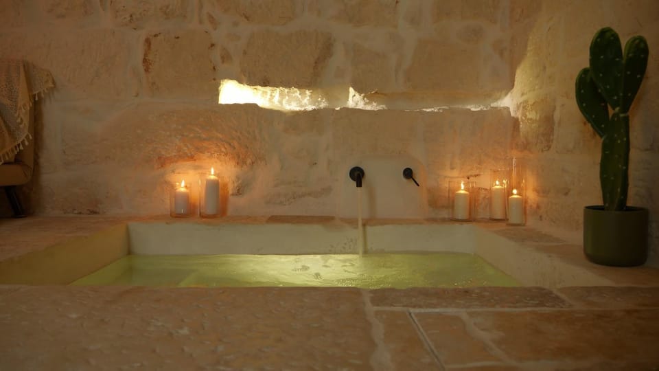 Hot Tub, Swimming pool
