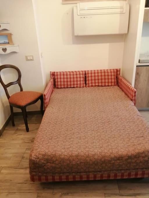 Bed, Living room