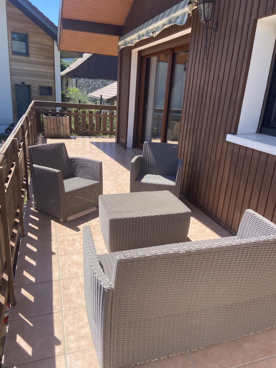 Saint-Jorioz Maison , vue montagnes, jardin clos , 8pers House in Haute-Savoie