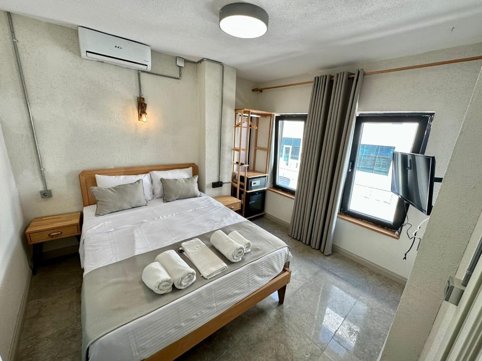 Bed, Photo of the whole room, Bedroom, towels, wardrobe, air conditioner