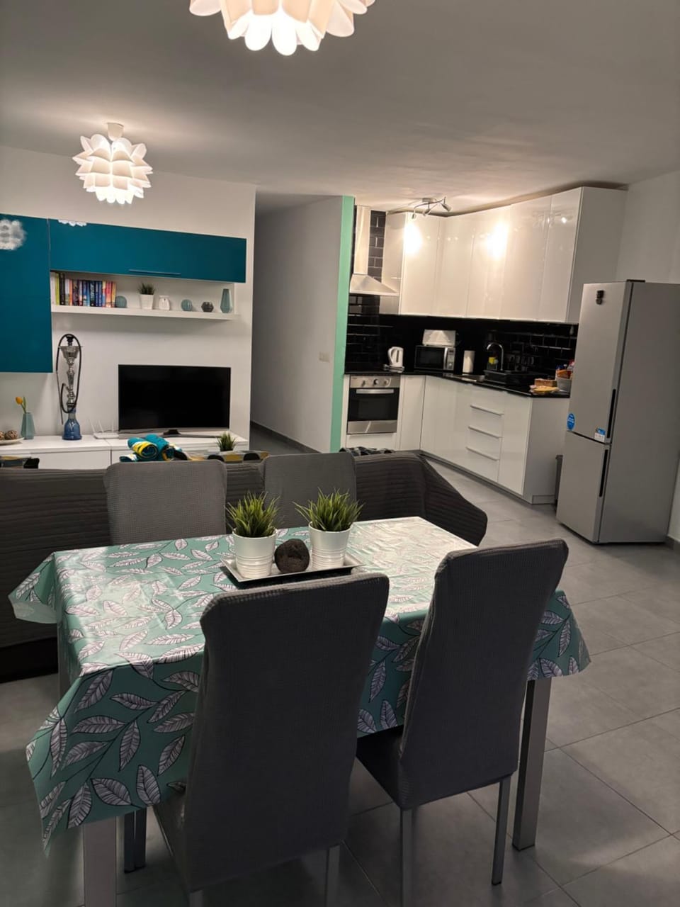 Kitchen or kitchenette, Living room, Seating area, Dining area, oven, stove