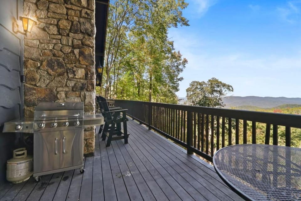 Welcome to The Pine Ridge Retreat! Chalet in Beech Mountain
