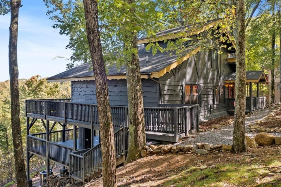 Welcome to The Pine Ridge Retreat! Chalet in Beech Mountain