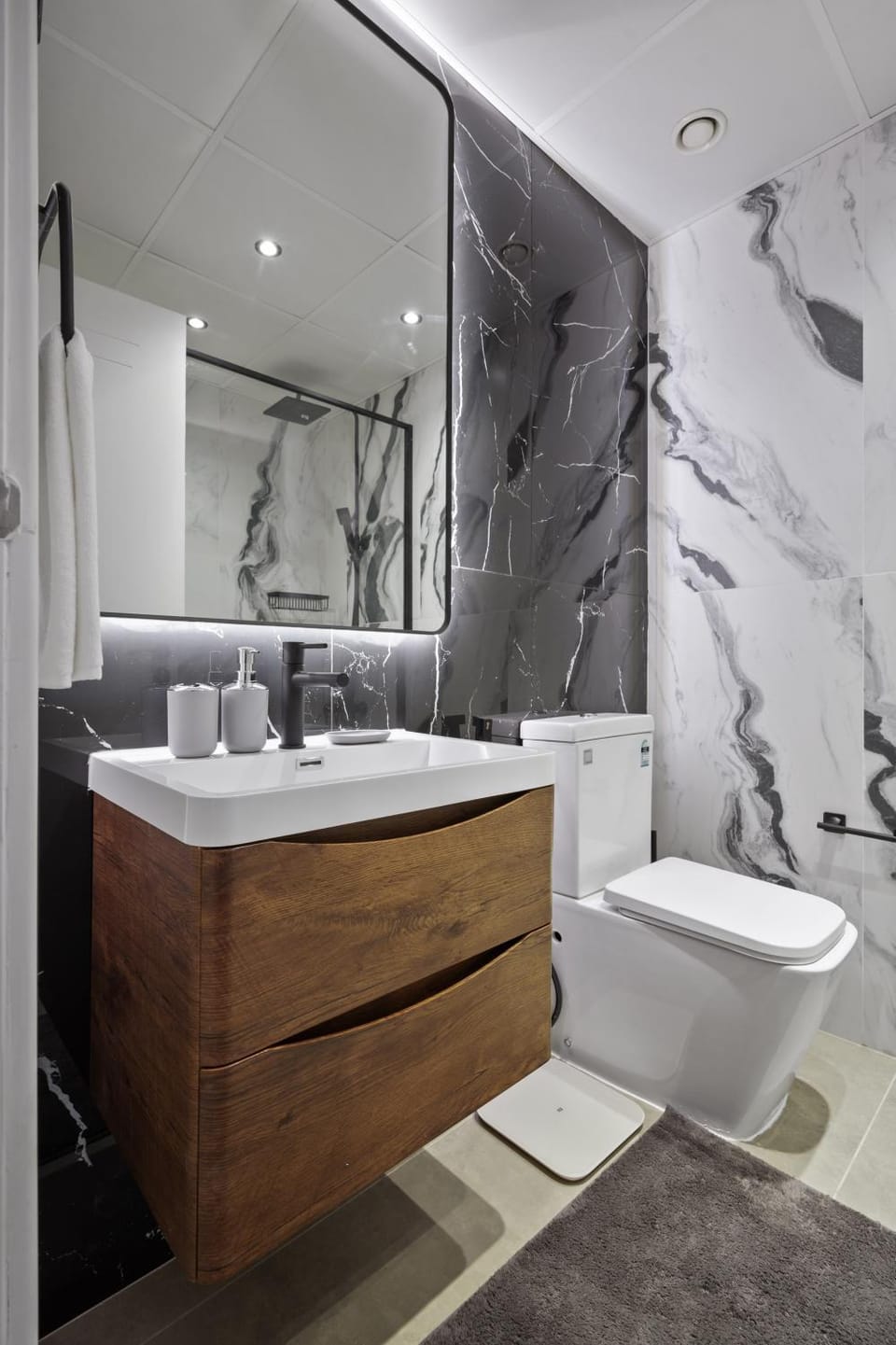 Toilet, Bathroom, towels