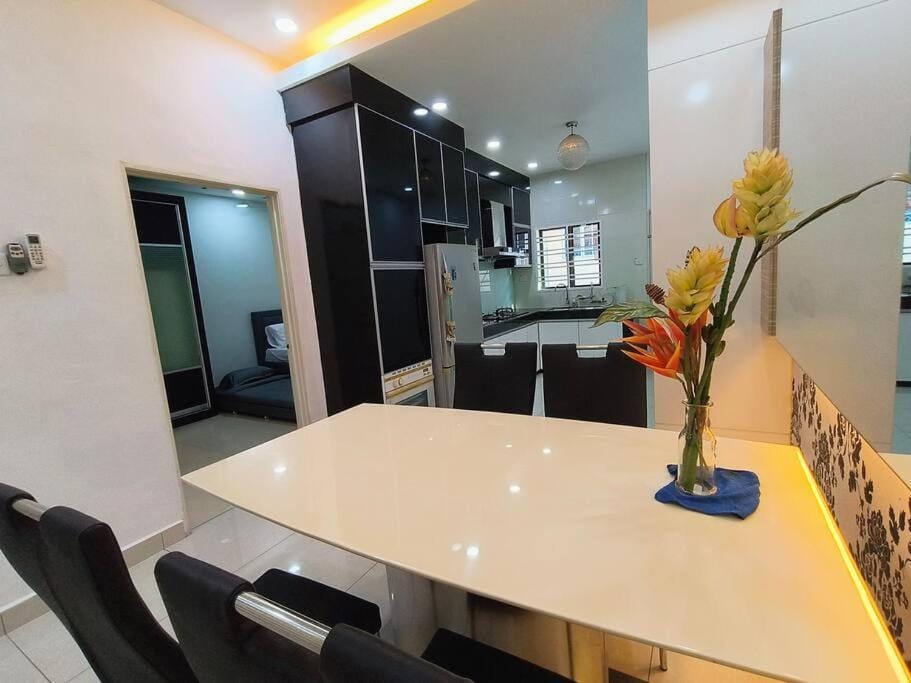 TheBliss8 八悦椋居 2R2B for 5-8pax House in Malacca