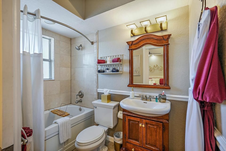 Shower, Toilet, Bathroom, Bath, towels