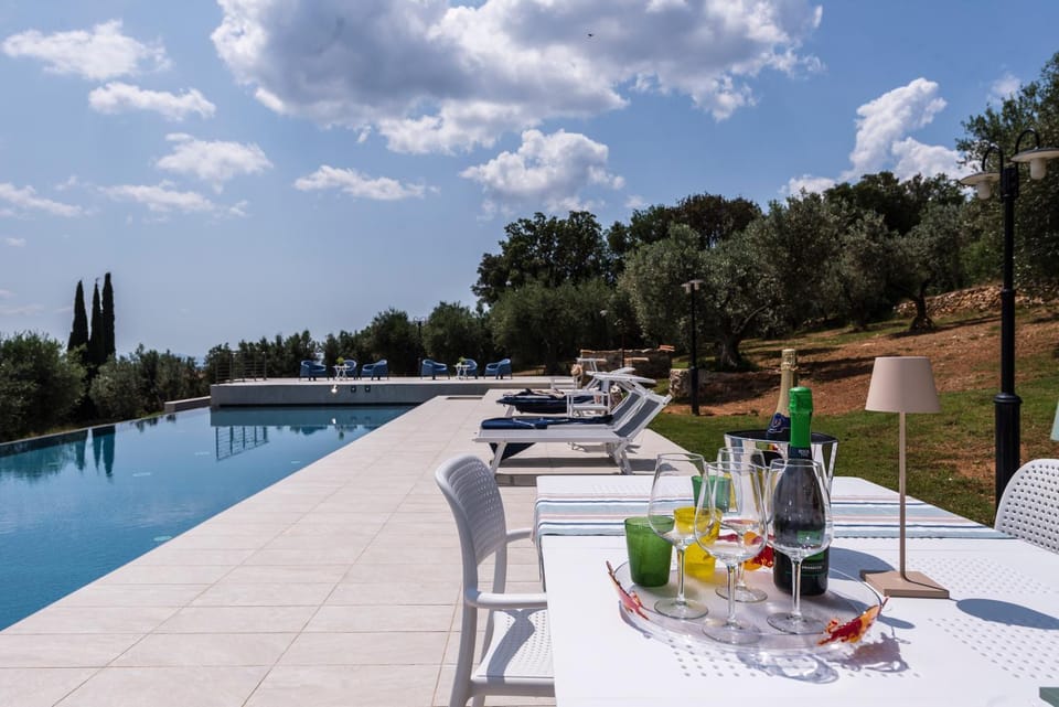 Pool view, Swimming pool, sunbed
