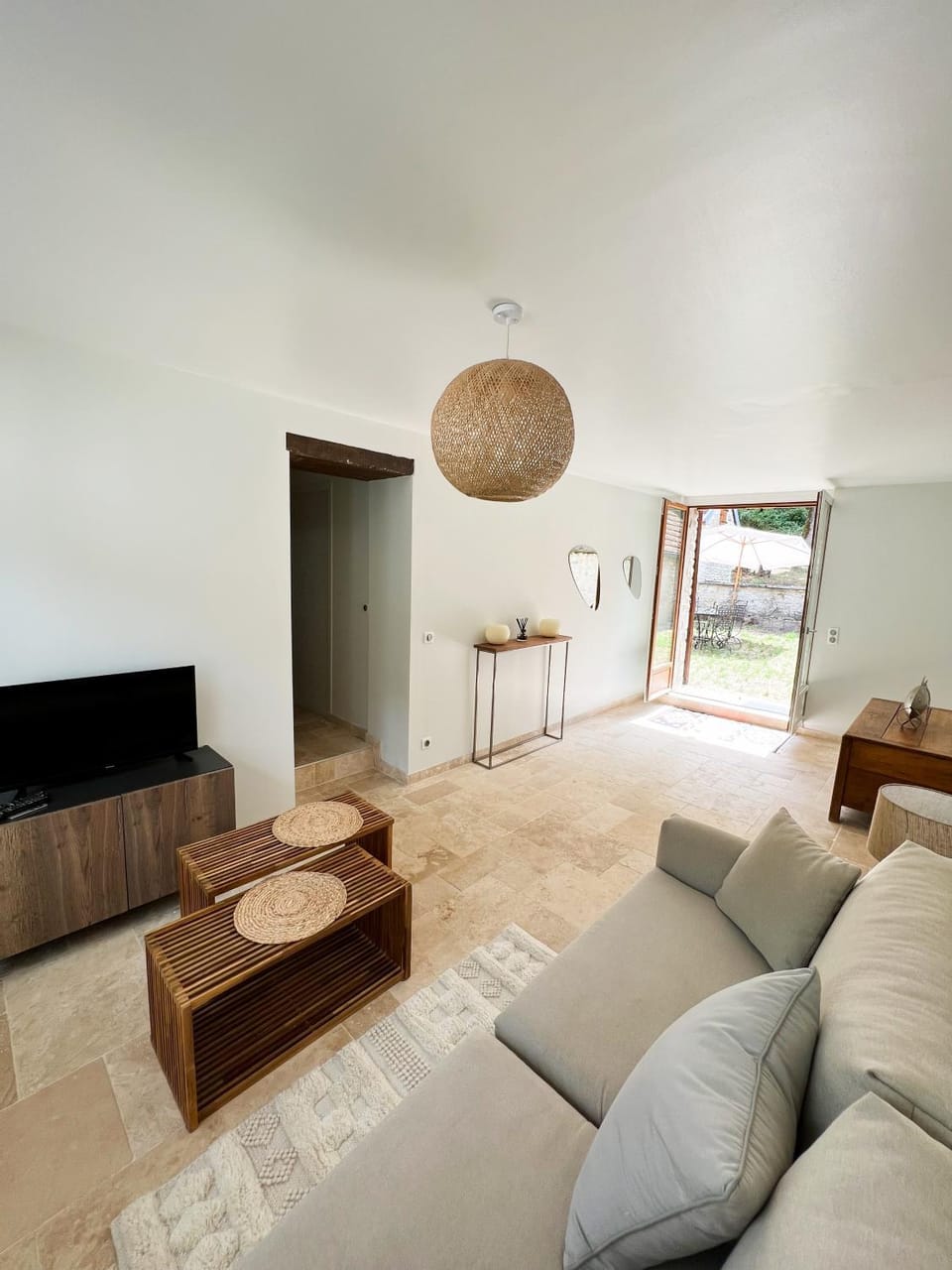 TV and multimedia, Living room, Seating area
