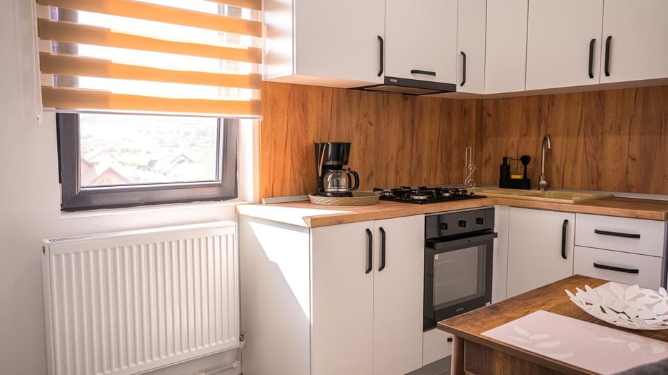 Kitchen or kitchenette, pet friendly, stove