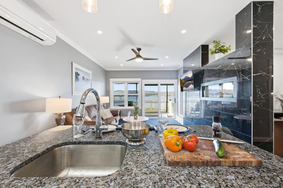 Kitchen or kitchenette, Living room