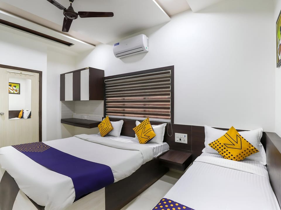 Bed, Bathroom, Photo of the whole room, Bedroom, air conditioner