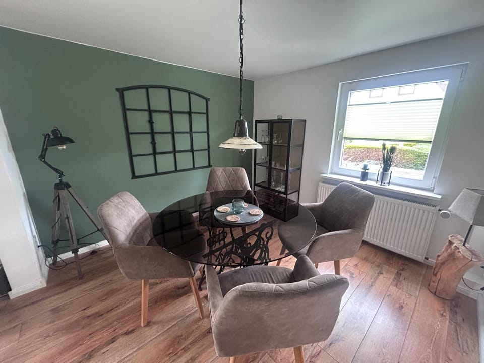 Seating area, Dining area
