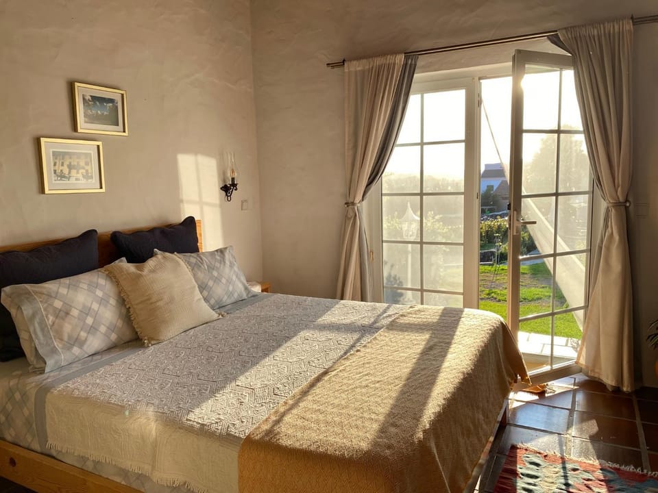 Quinta Mourada Bed and Breakfast in Lisbon District