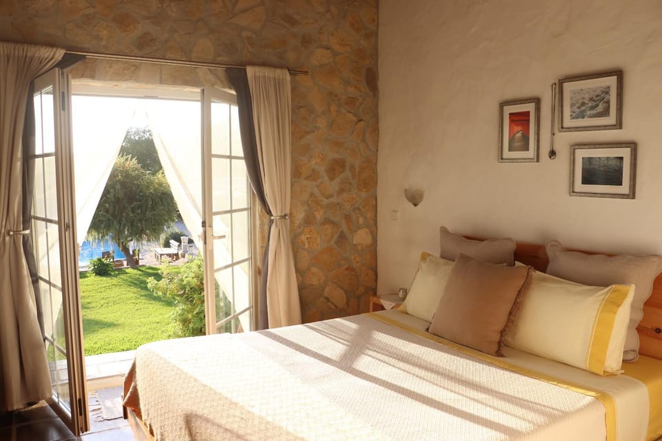 Quinta Mourada Bed and Breakfast in Lisbon District