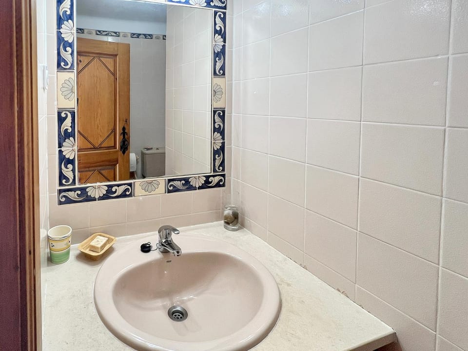 Quinta Mourada Bed and Breakfast in Lisbon District