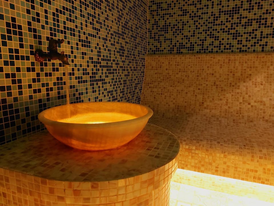 Sauna, Steam room, Internal: Not applicable to any particular room