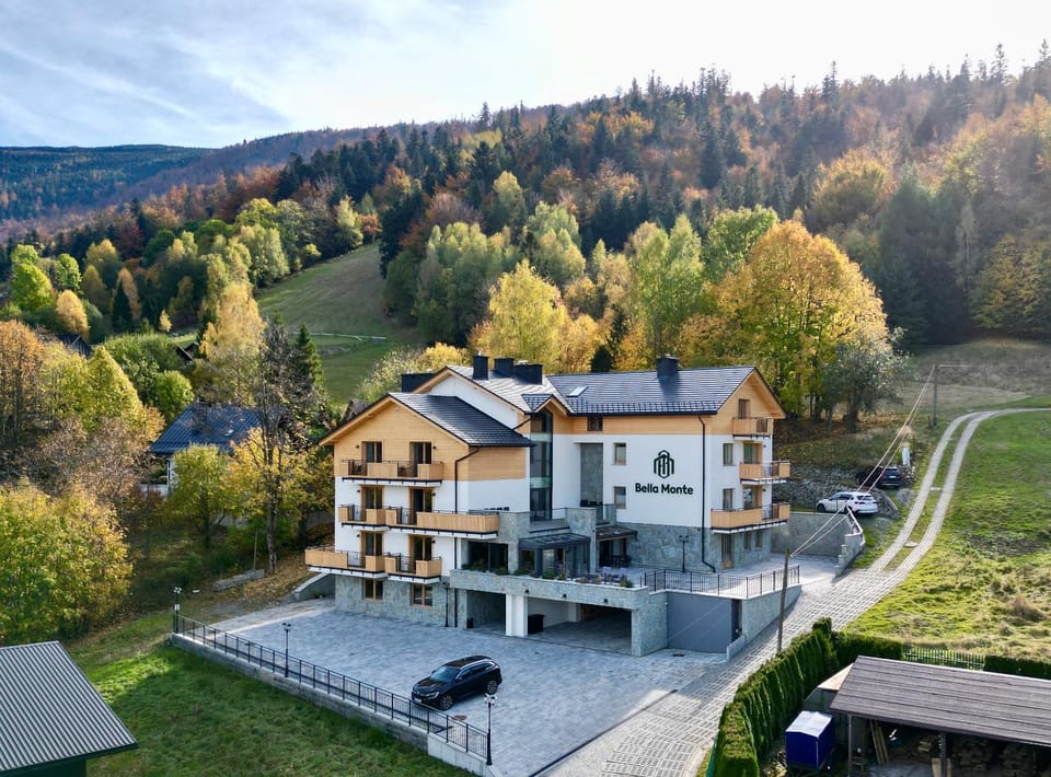 Property building, Spring, Day, Natural landscape, Bird's eye view, Seating area, Mountain view