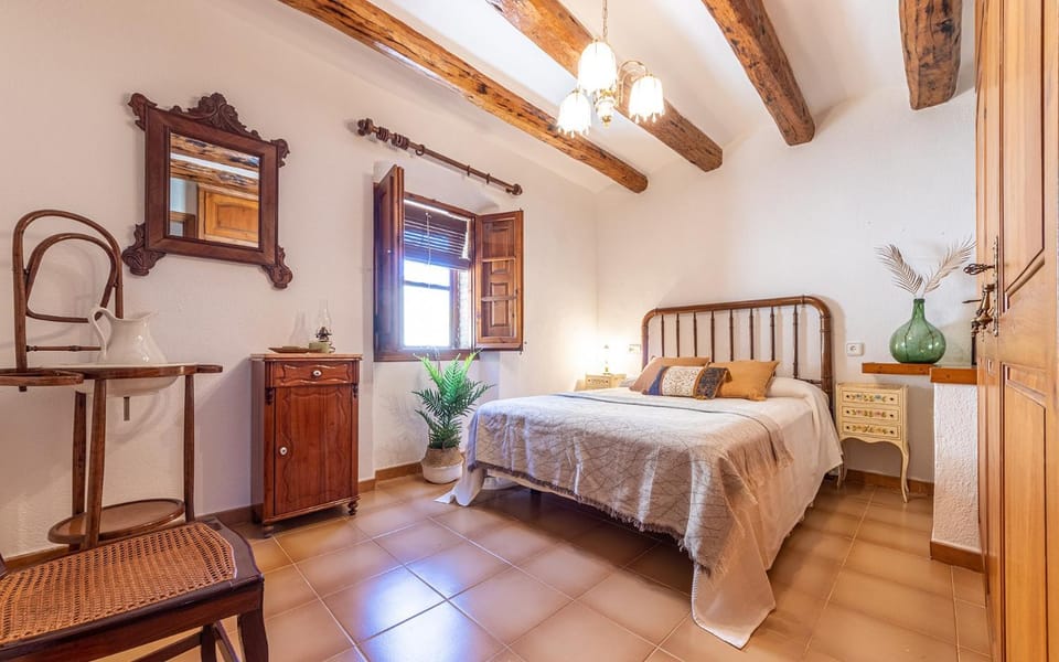 Property building, Living room, Bedroom