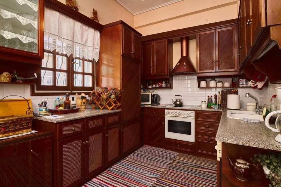 Spacious central apartment wh free parking spaces Apartment in Athens
