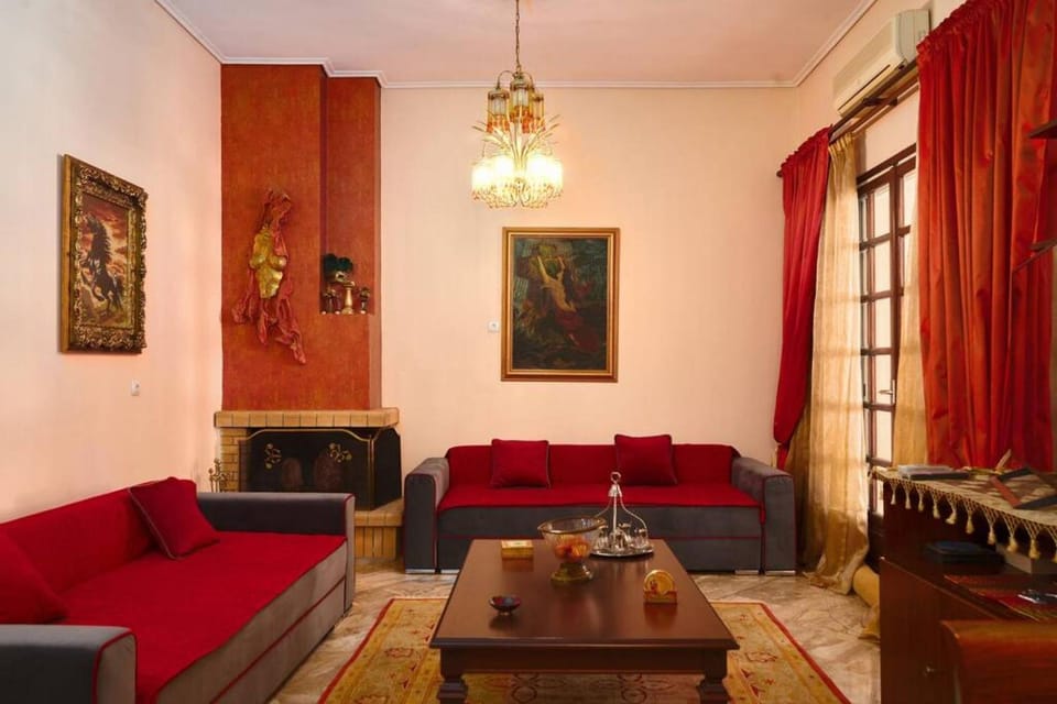 Spacious central apartment wh free parking spaces Apartment in Athens
