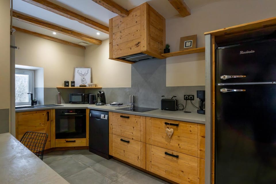 Coffee/tea facilities, oven, stove, toaster, kitchen