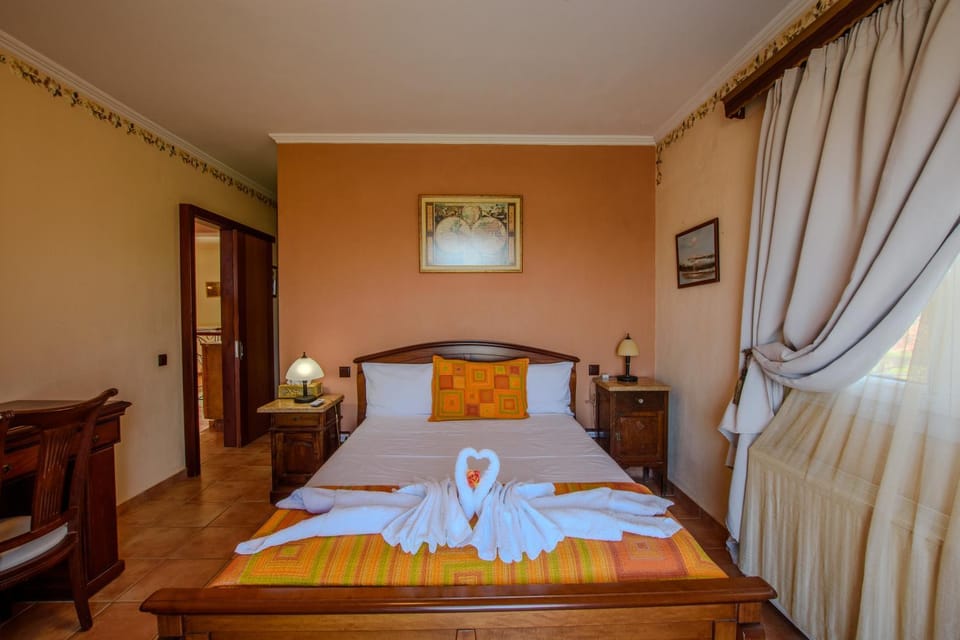 Bed, Bedroom, towels, air conditioner