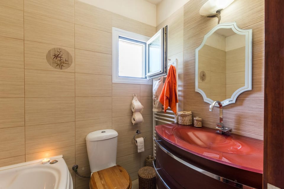 Toilet, Hot Tub, Bathroom, Bedroom, Bath