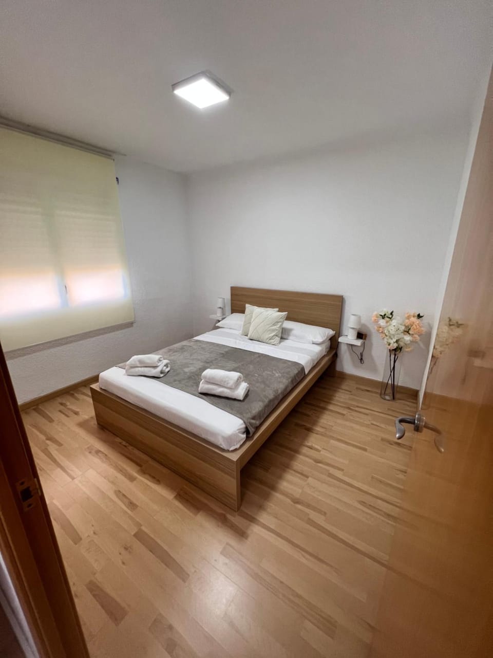 Bedroom, towels