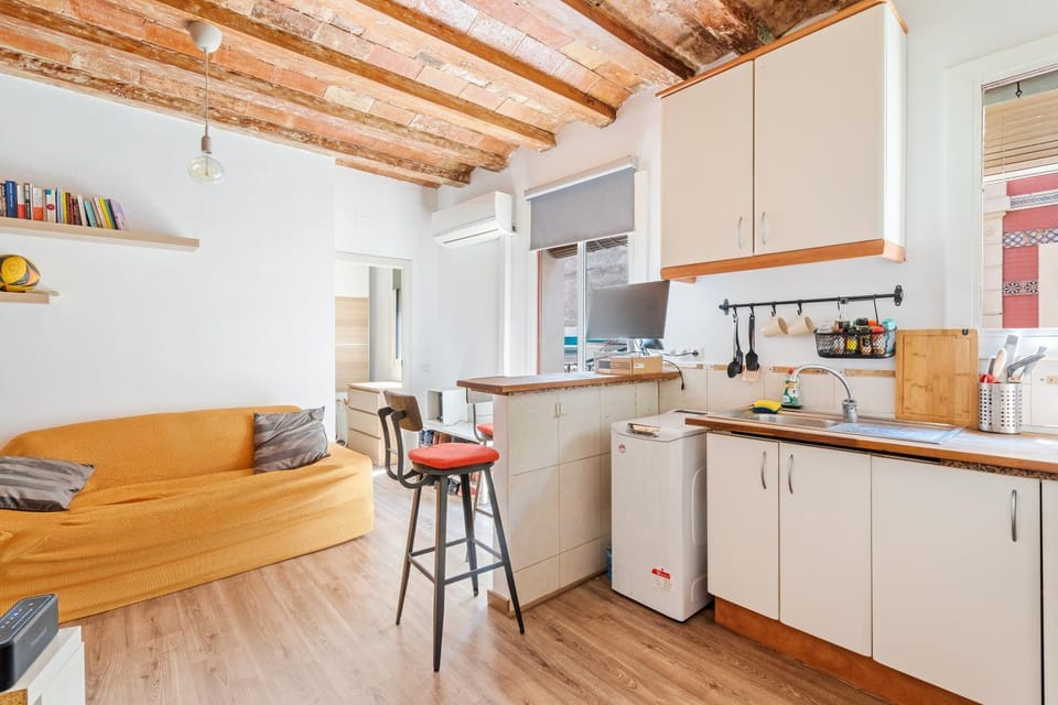 Beachside Bliss Charming 1-bedroom, Barceloneta Apartment in Barcelona