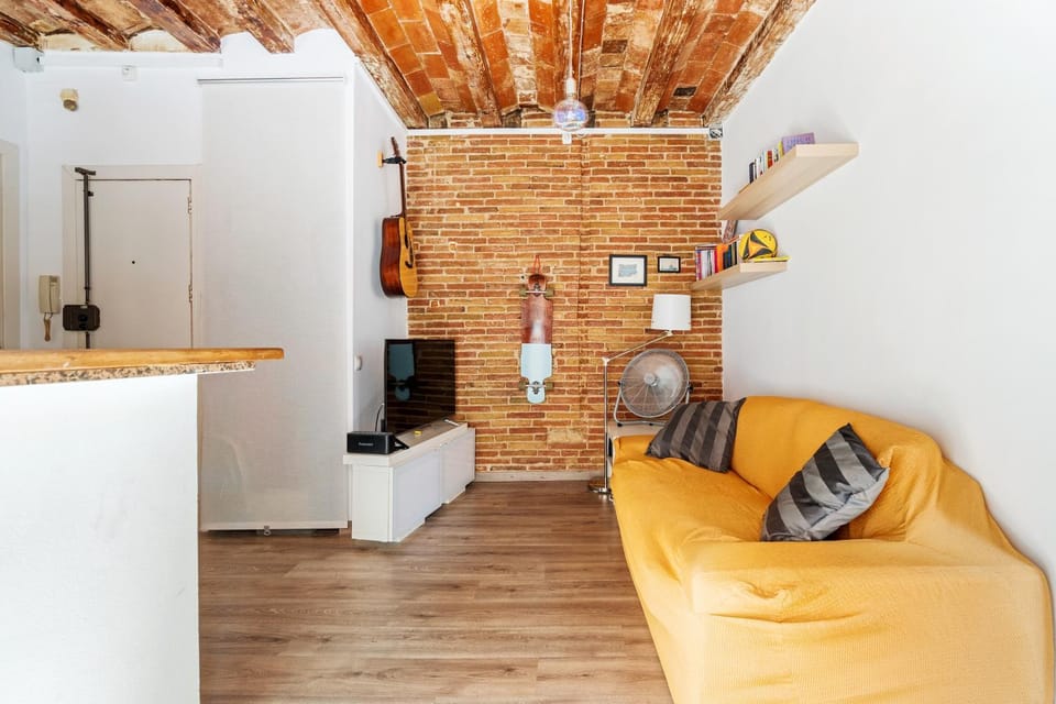 Beachside Bliss Charming 1-bedroom, Barceloneta Apartment in Barcelona