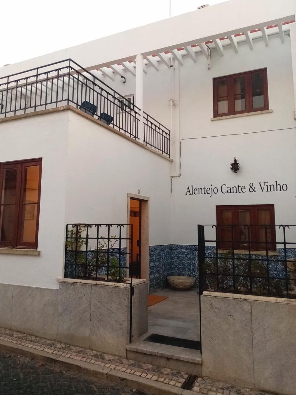 Property building, Facade/entrance, Day