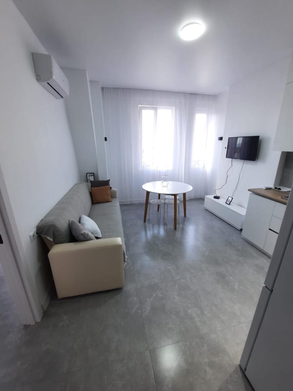 TV and multimedia, Living room, Seating area, air conditioner