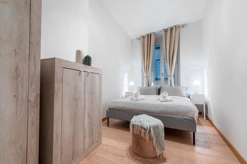 Bed, Bedroom, microwave