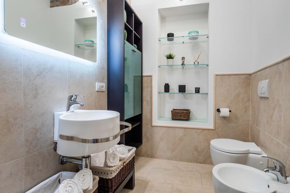 Toilet, Bathroom, bidet, towels