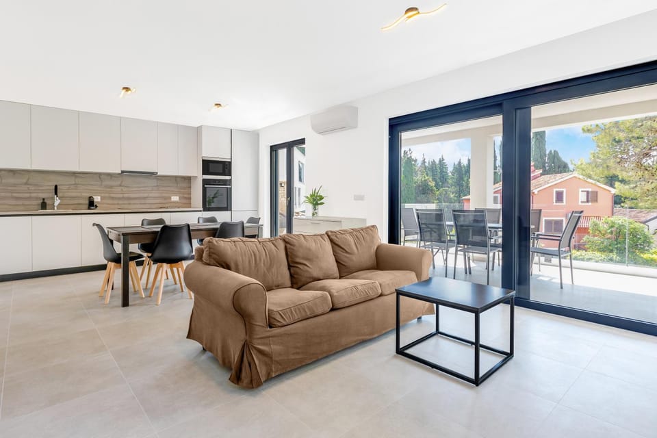 View (from property/room), Balcony/Terrace, Kitchen or kitchenette, Living room, Seating area, Dining area, pet friendly