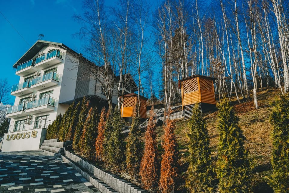 Property building, Facade/entrance, Garden