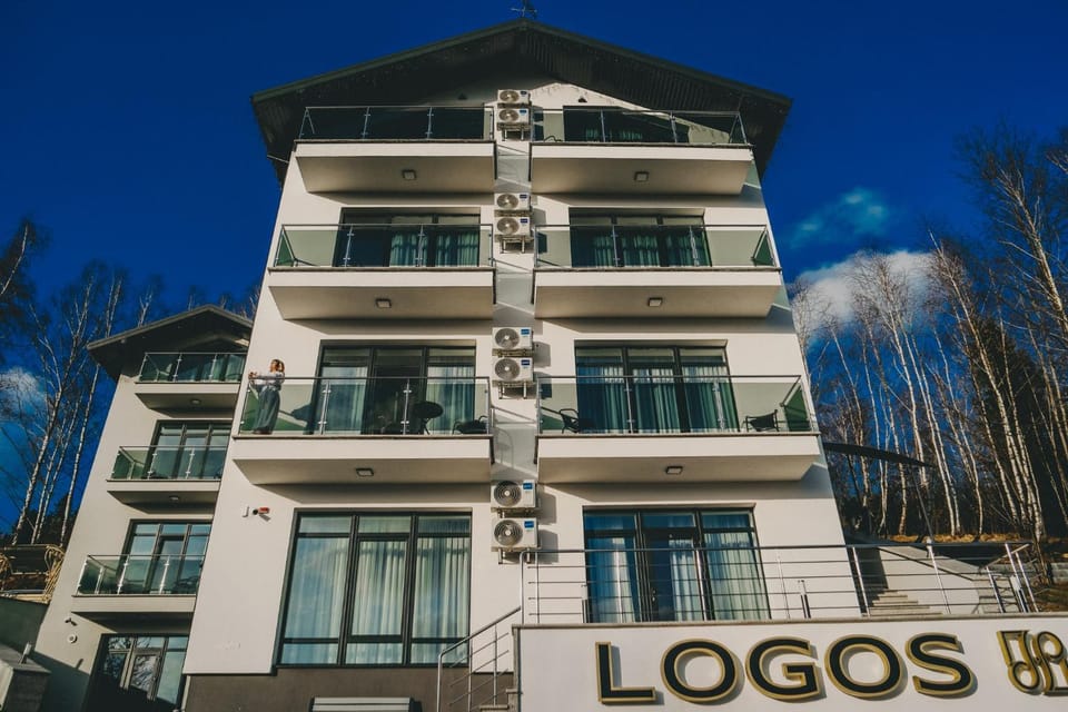 Property building, Facade/entrance, Balcony/Terrace
